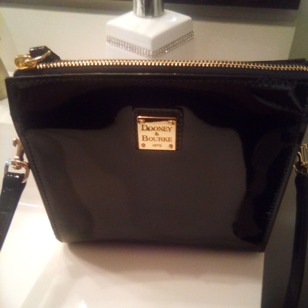 SOLD Dooney & Bourke Crossbody
